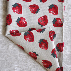 Maasikatega köögirätik