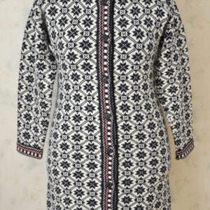 Rahvusmustriga kampsun