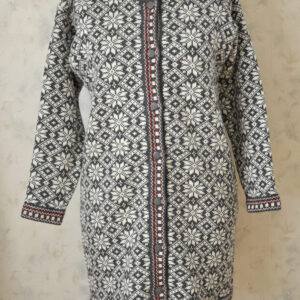 Rahvusmustriga kampsun