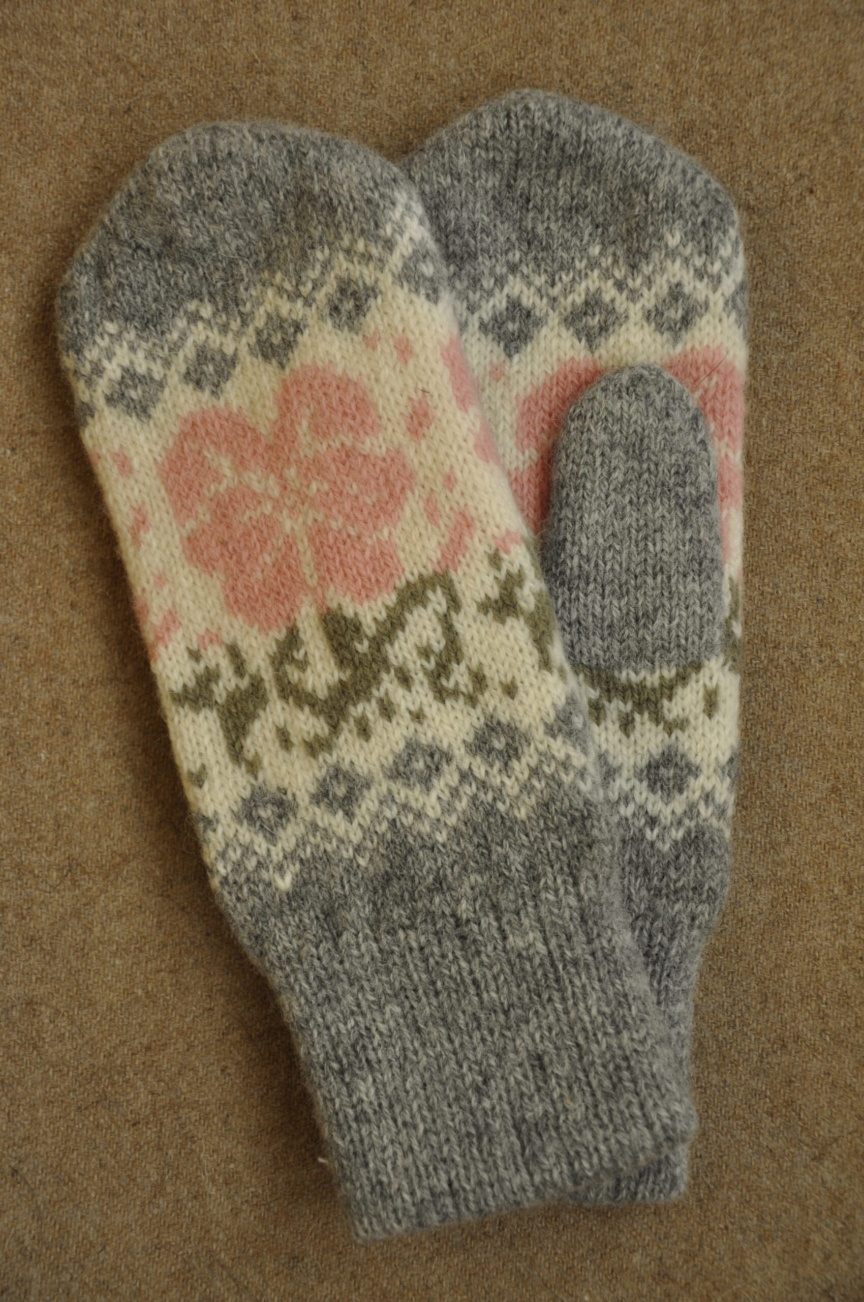 Lilledega topeltlabakud