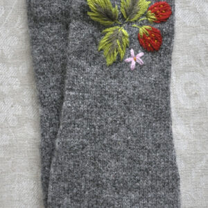 Maasikatega kätised