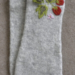 Maasikatega kätised