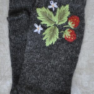 Maasikatega kätised