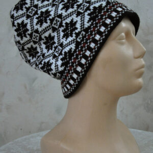 Rahvusmustriga müts