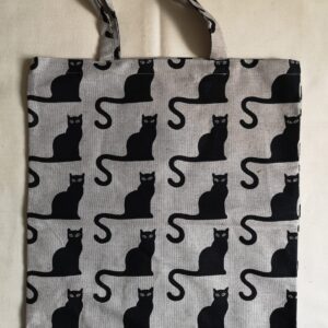 Musta kassidega poekott