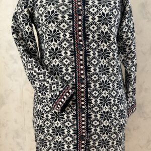 Rahvusmustriga kampsun